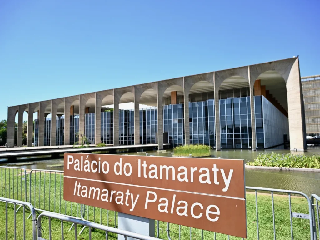 Itamaraty celebra trégua EUA-Irã e pede inclusão do Líbano