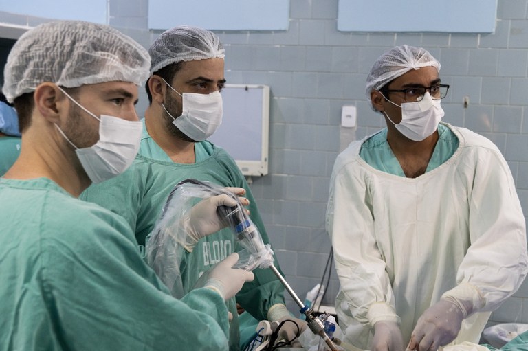 Primeira colectomia por videolaparoscopia na Paraíba