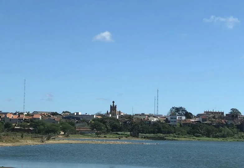 Justiça ordena fim do despejo de esgoto na Lagoa de Cuité