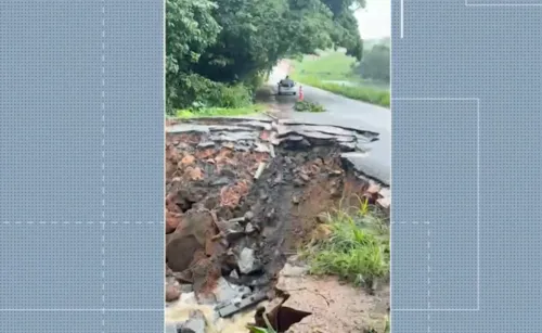 Cratera causa interdição parcial da PB-032 após chuva