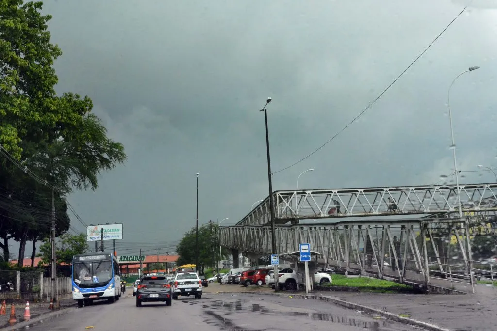 Inmet emite alerta de chuvas intensas para 89 cidades