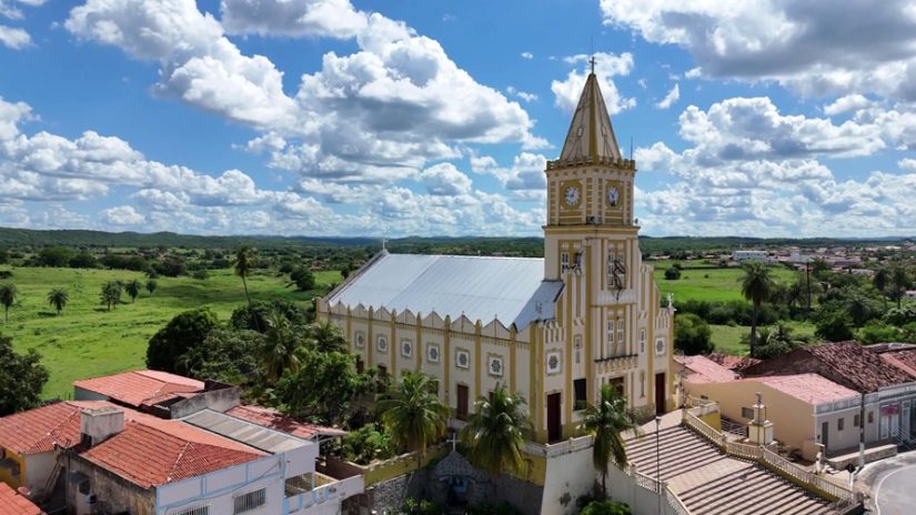 Júnior Araújo libera R$ 133 mil para reforma da igreja