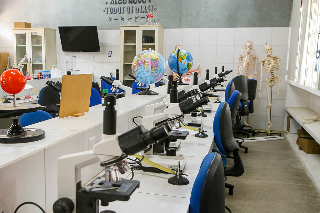 Prefeitura de João Pessoa investe em laboratórios escolares