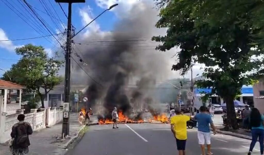 Comerciantes protestam no Mercado Central por desocupação