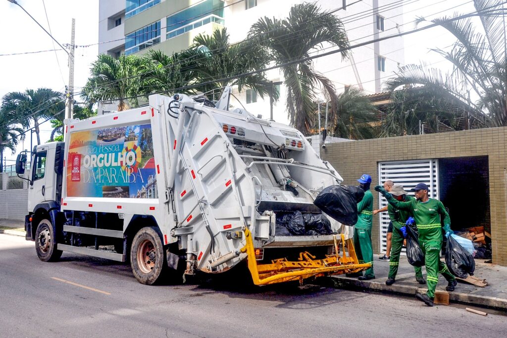 Gestão de Leo Bezerra mantém limpeza em João Pessoa