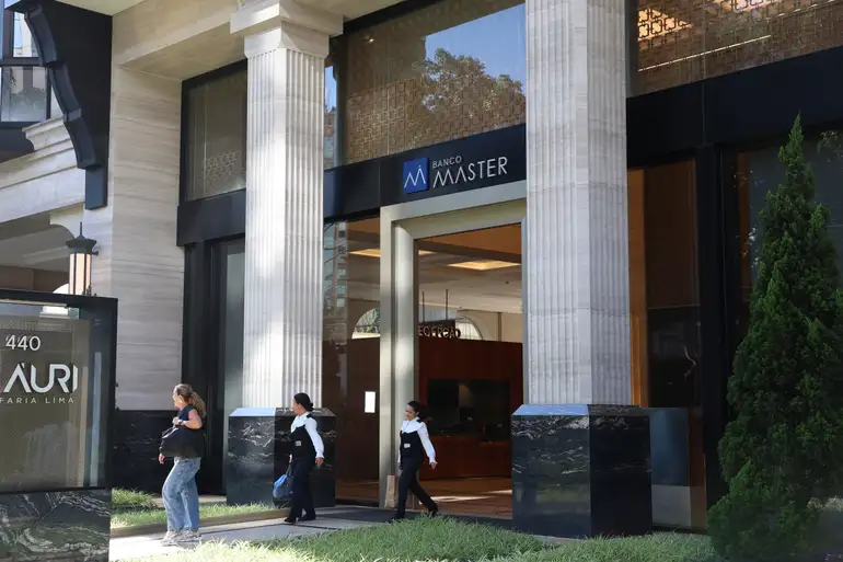 PT, PV e PC do B pedem investigação sobre Master e filme