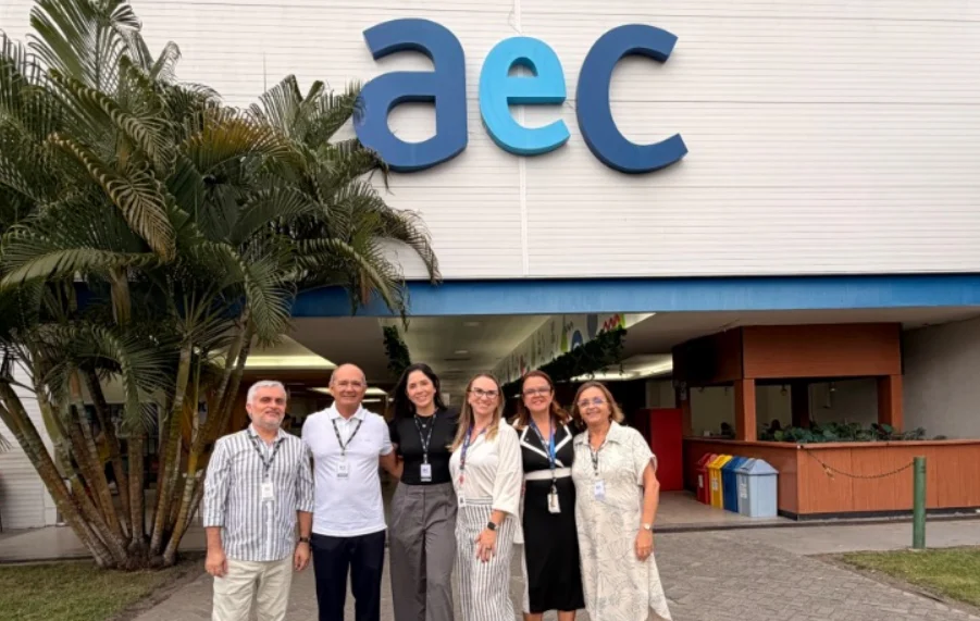 Comitiva de Catolé do Rocha visita AeC em Campina PB
