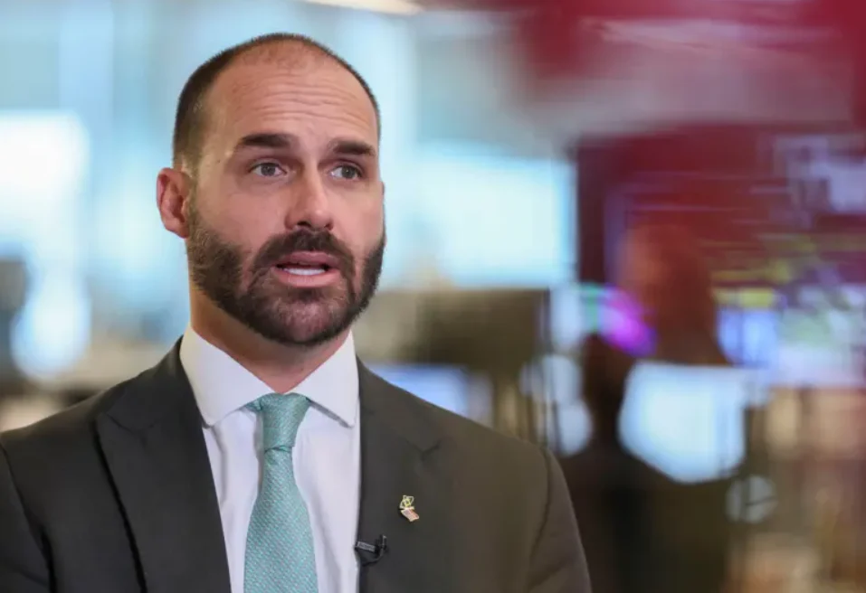 PGR pede condenação de Eduardo Bolsonaro por coação