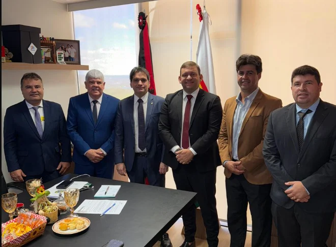 Murilo Galdino recebe lideranças de várias cidades da PB