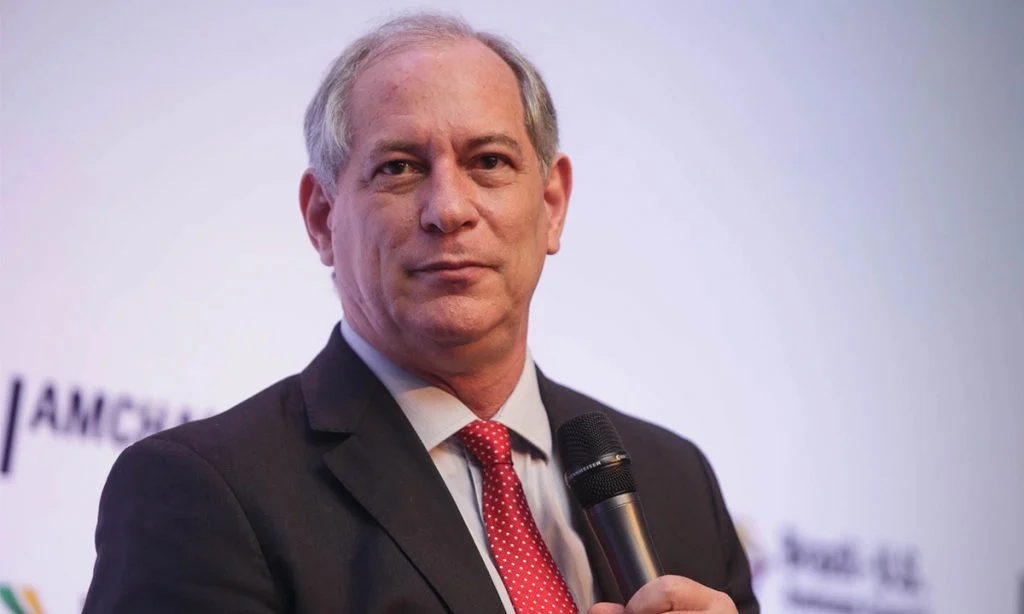 Ciro Gomes renuncia à disputa presidencial e mira Ceará