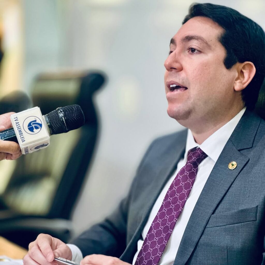 Felipe Leitão critica rejeição de honrarias em Bayeux