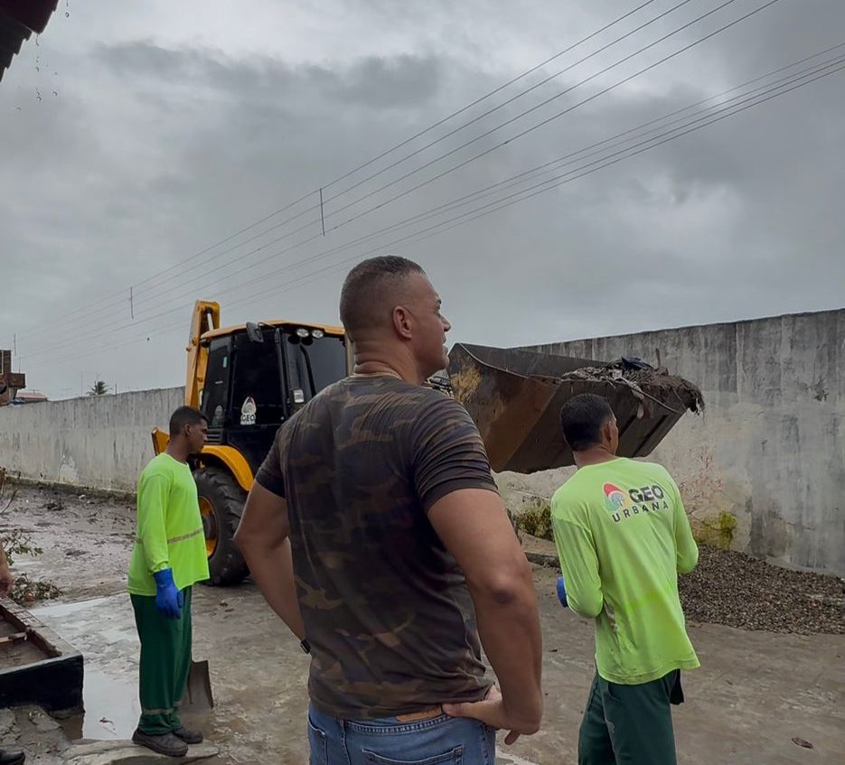 Prefeito de Sapé coordena respostas após fortes chuvas
