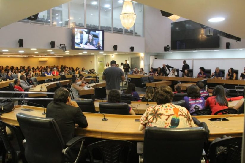 Assembleia discute piso salarial de assistentes sociais