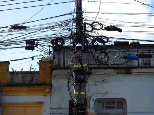MPPB move ação contra Energisa por fios irregulares