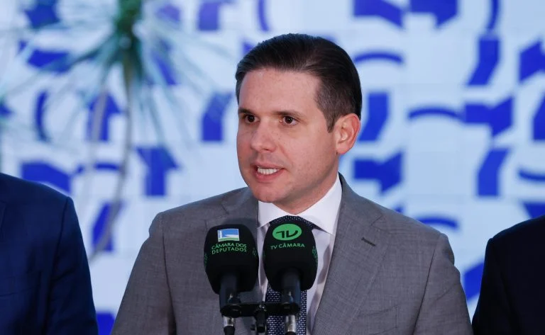 Hugo Motta defende emendas e rebate rótulo de penduricalhos