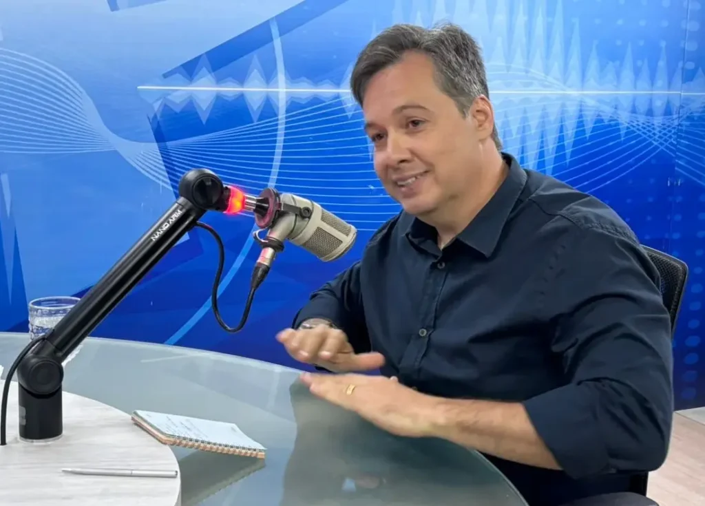 Deputado Júnior Araújo diz que pedir voto é humilhante
