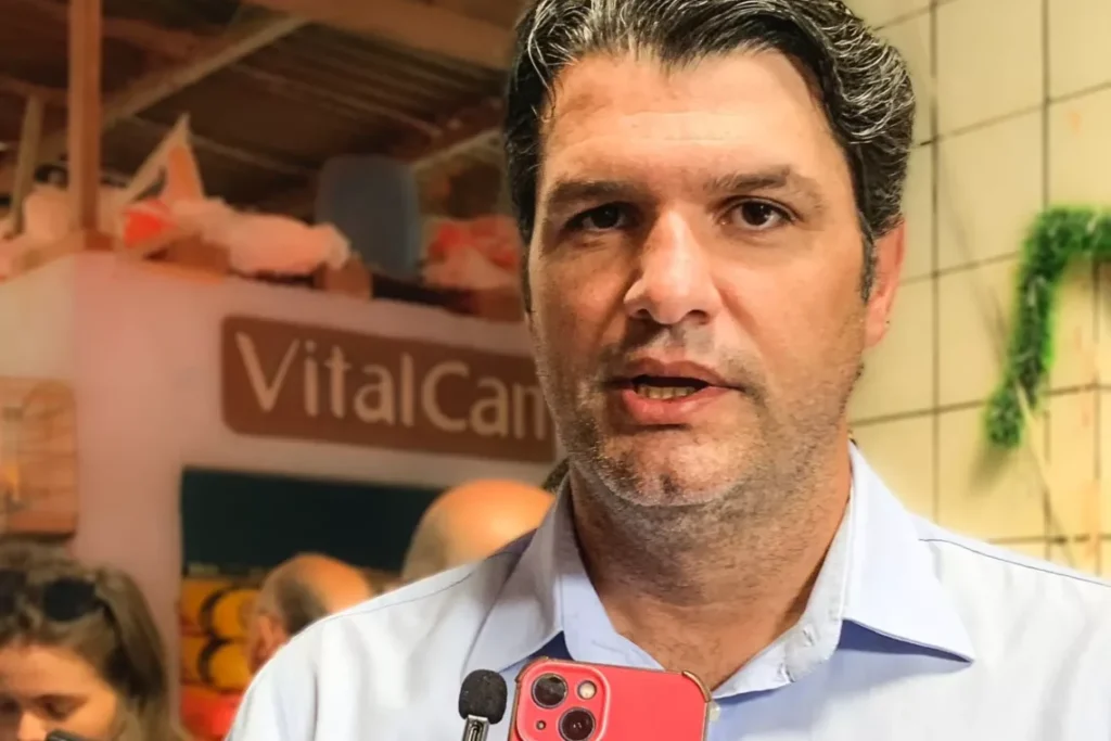Léo Bezerra pressiona Cagepa por buracos e esgotos na cidade