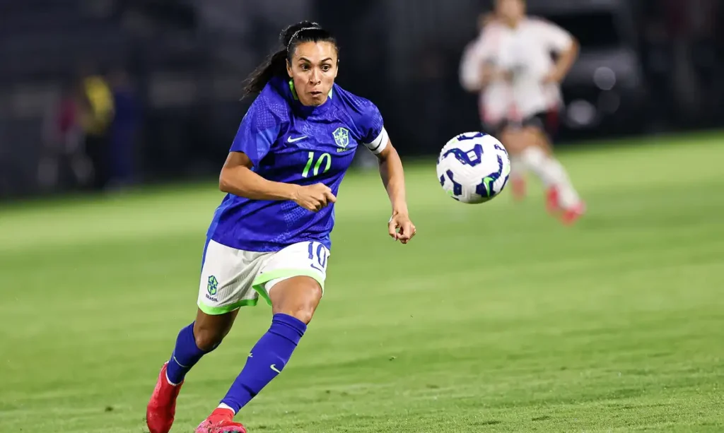 Marta volta à seleção para dois amistosos contra EUA