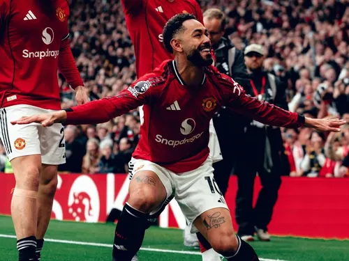 Matheus Cunha marca e United confirma volta à Champions