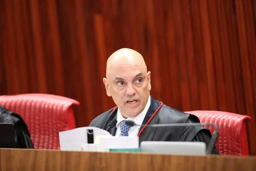 Moraes suspende lei que reduz penas do 8 de Janeiro