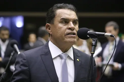 MP e Câmara investigam deputado por contratos de aluguel