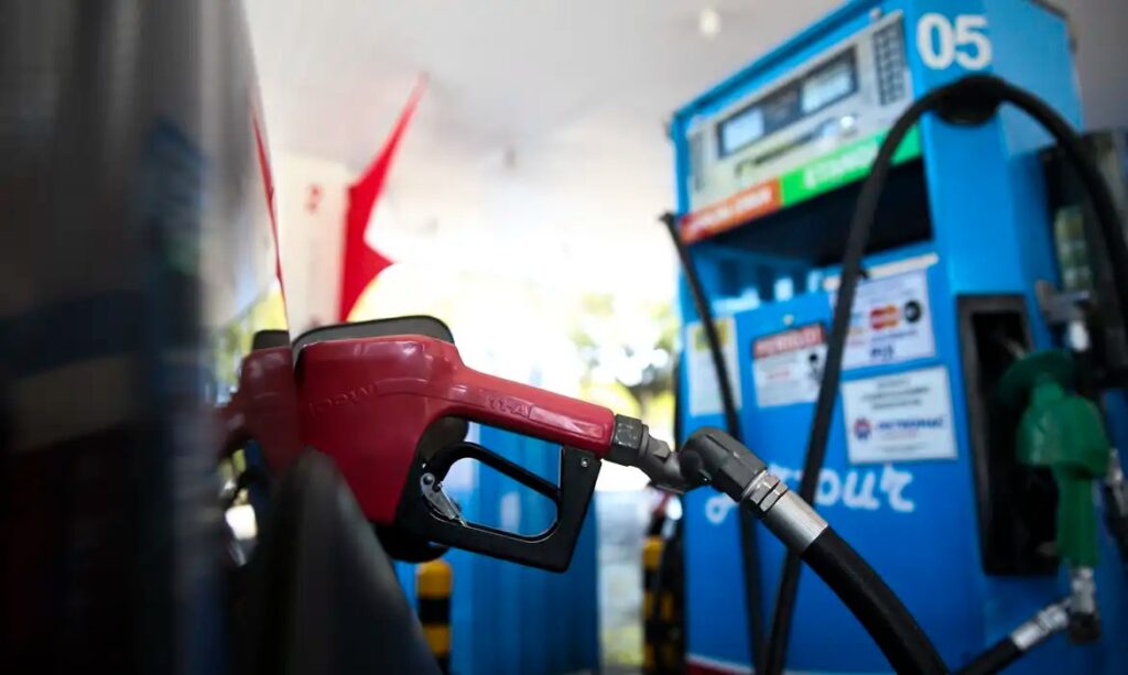 Governo edita MP para reduzir preço da gasolina e diesel