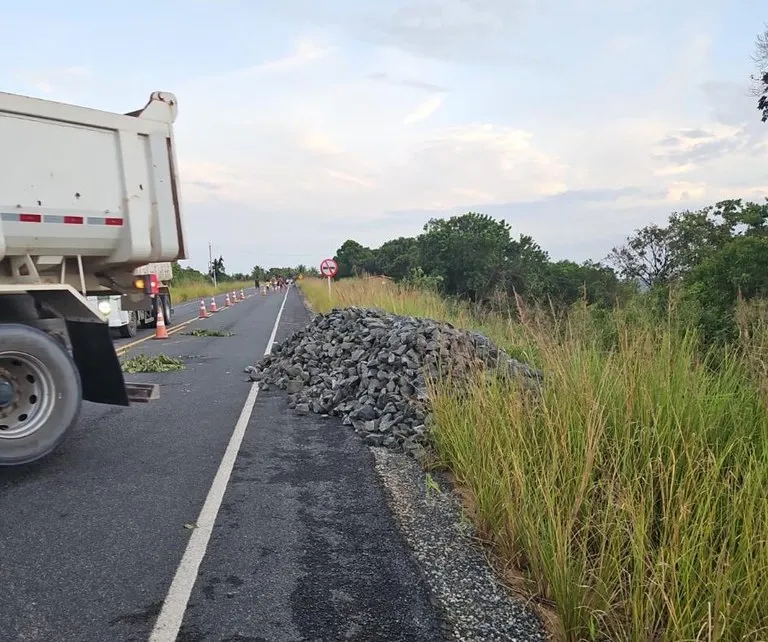 DER-PB intervém na PB-036 e monitora rodovias após chuvas