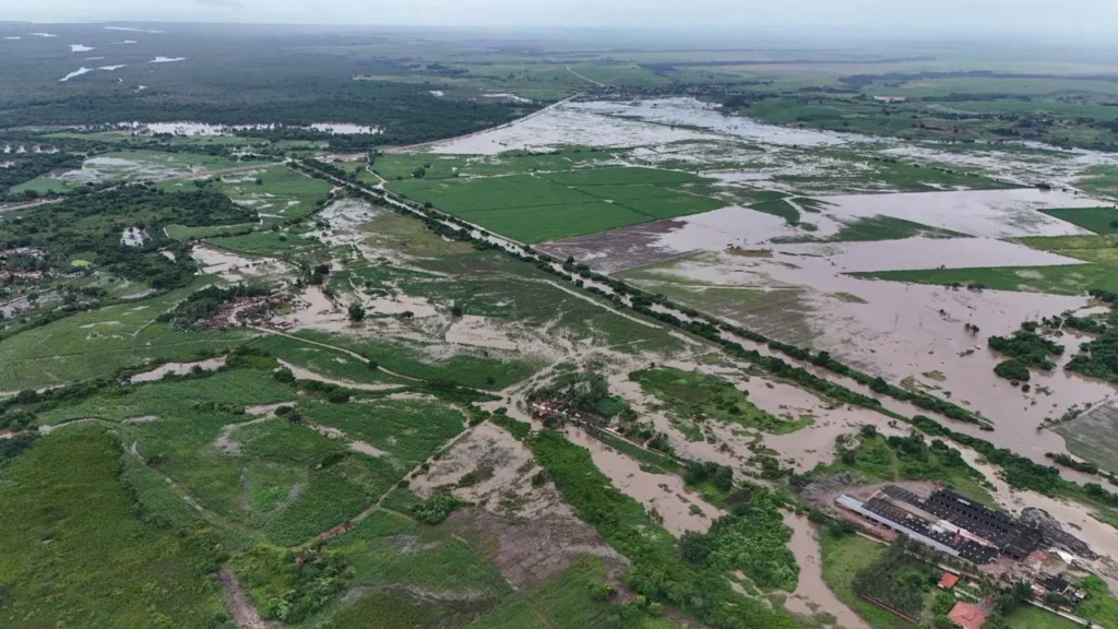 Rio Tinto alerta moradores de áreas ribeirinhas após chuvas