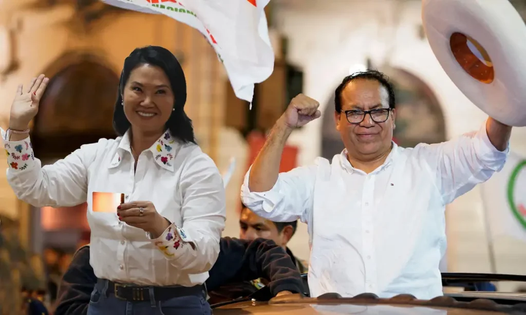Eleições no Peru: Fujimori lidera por 561 votos; 98,2%