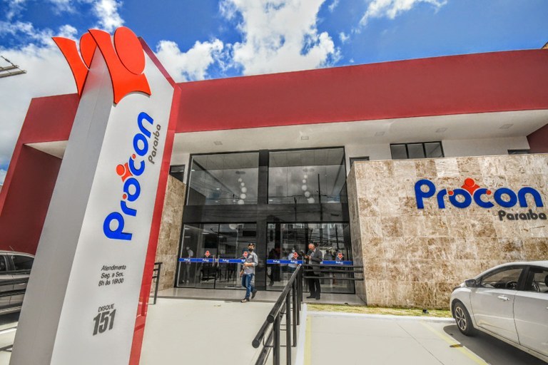 Procon fiscaliza cobranças de até R$ 70 em estacionamentos