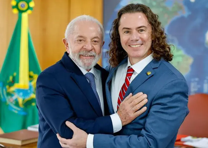 Lula confirma apoio a Veneziano e pede recondução agora