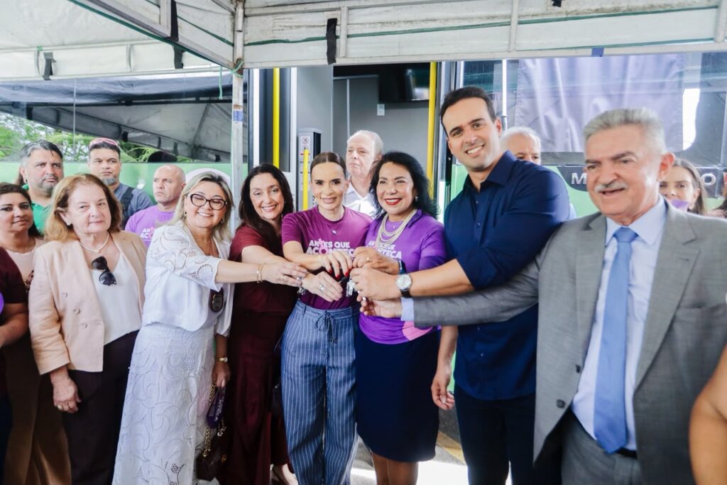 Antes que Acontece entrega micro-ônibus à DPE-PB na Paraíba