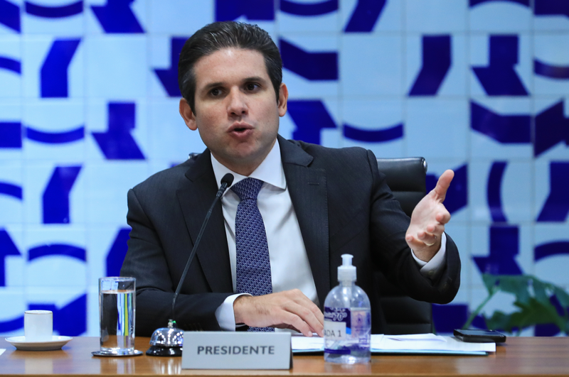 Hugo Motta pauta projeto do governo sobre fim da 6×1