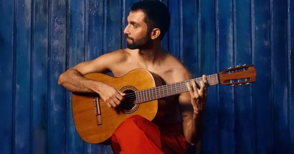 Cantor Silva morou com hippies e tem fé diferenciada