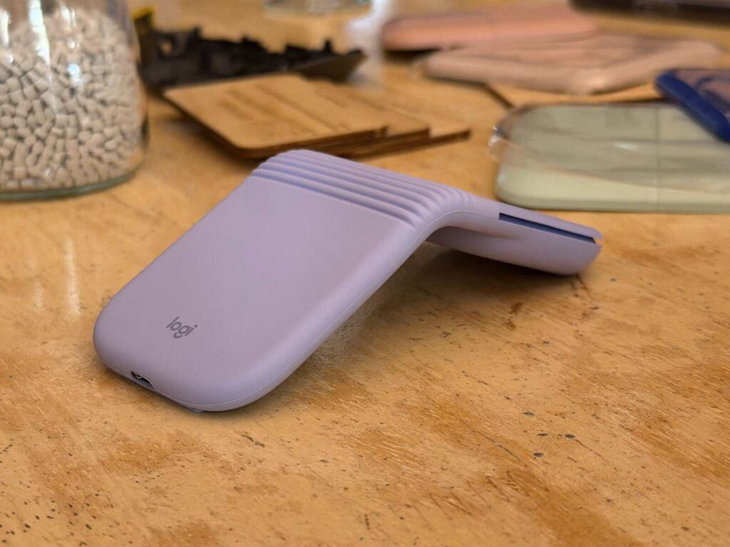 Logitech apresenta Mobi Fold, primeiro mouse dobrável