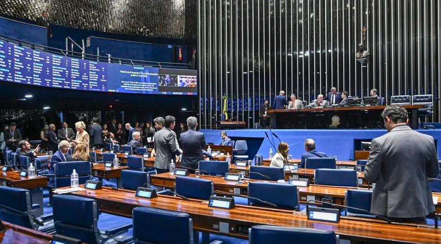 PEC aprovada na CCJ facilita aposentadoria de agentes