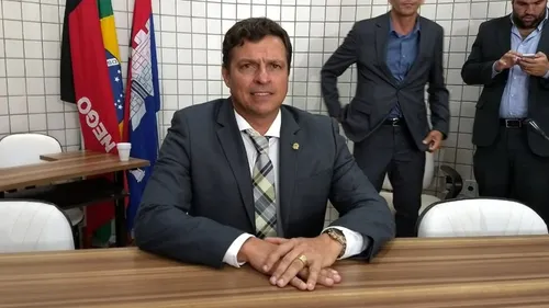 TRE-PB mantém condenação e reduz multa de Vitor Hugo