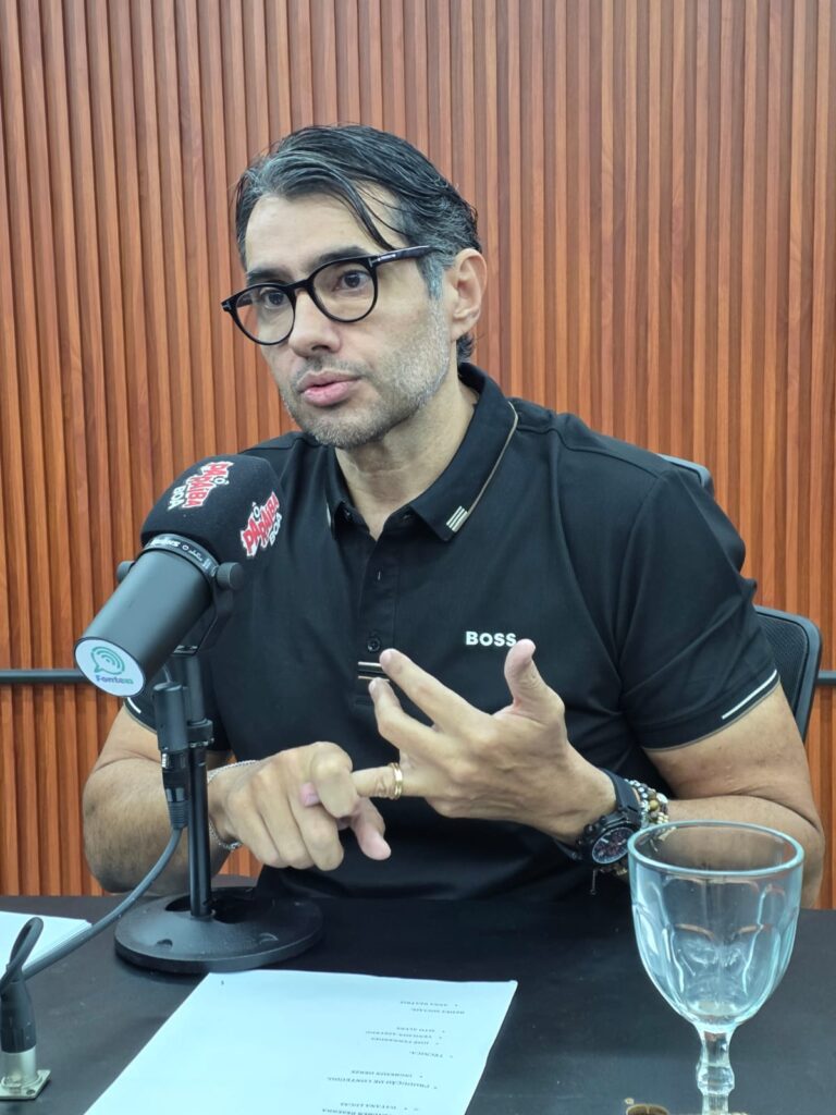 André Gadelha mantém pré-candidatura e cobra lealdade