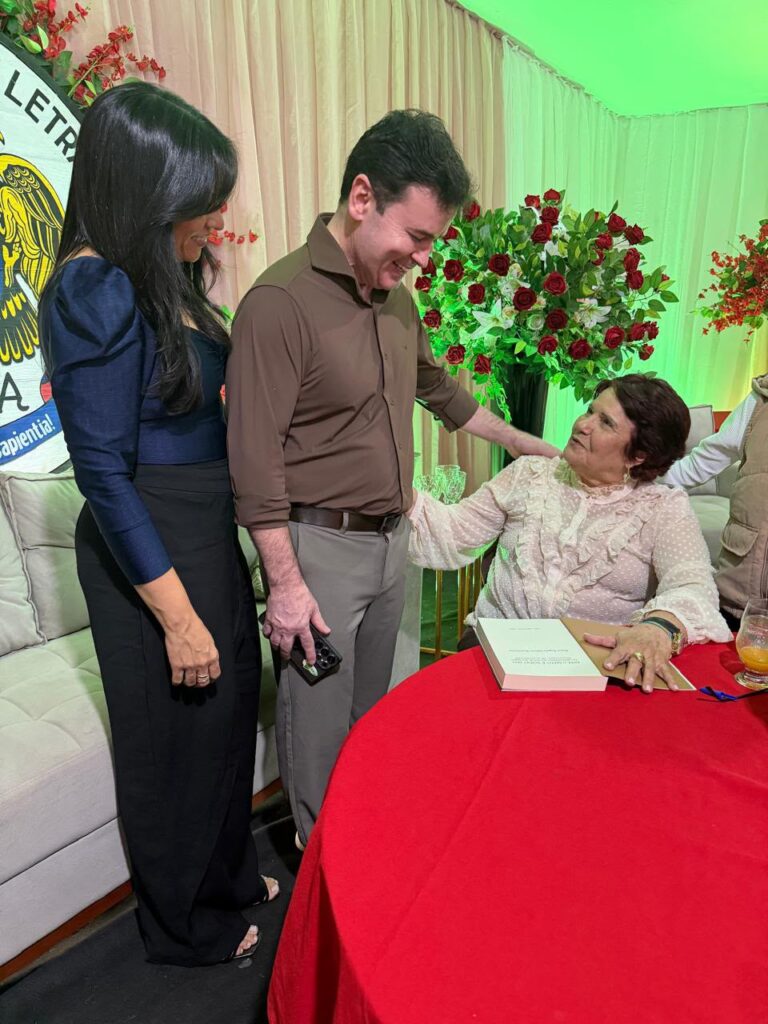 Dr. Aledson prestigia lançamento do livro sobre Zacarias