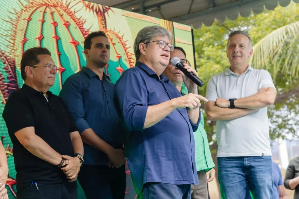João Azevêdo defende municipalismo e portas abertas