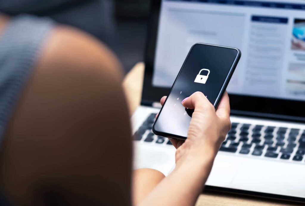 Cliquei em link de phishing sem pôr dados — risco?