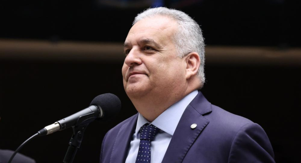 Alfredo Gaspar é escolhido vice na chapa de Flávio