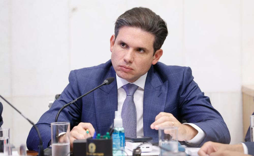 Hugo Motta destaca apoio de Léo Bezerra a Nabor na disputa