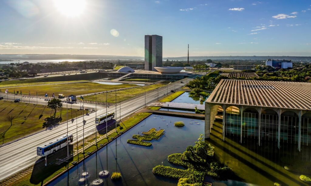 Brasil rebaixa relações com Argentina após insultos