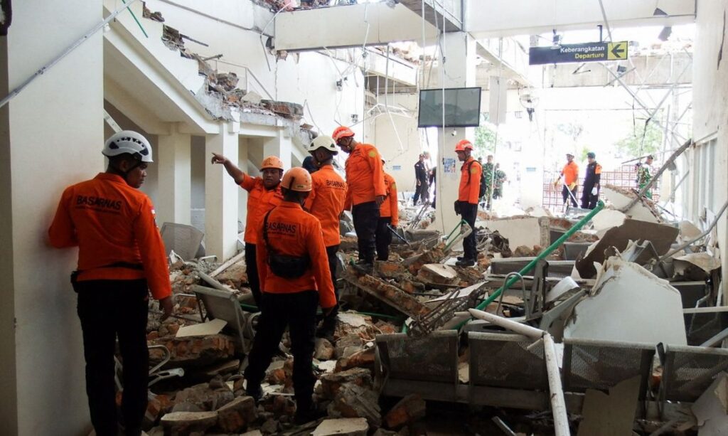 Sismo na Indonésia mata 68 e deixa milhares desabrigados