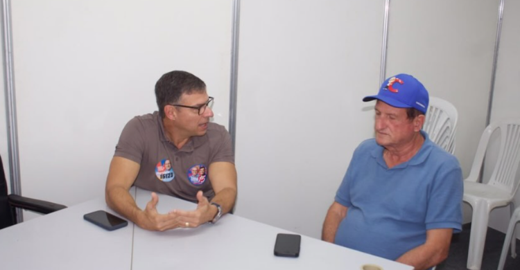 Vitor Hugo suspende candidatura e endossa Hervázio